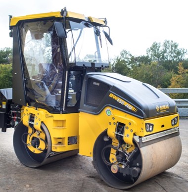 Jakie udogodnienia w konstrukcji maszyn zwiększają wydajność i komfort pracy operatorów?